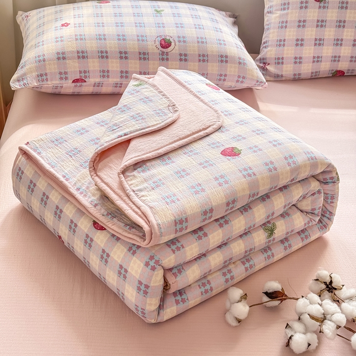 91家纺网 家纺一手货源 找家纺 爱屋及屋 2026新款双层纱小包边棉花夏被【含买家秀】 草莓格