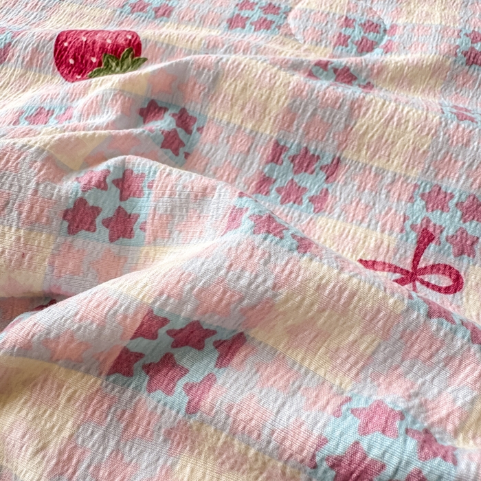 91家纺网 家纺一手货源 找家纺 爱屋及屋 2026新款双层纱小包边棉花夏被【含买家秀】 草莓格