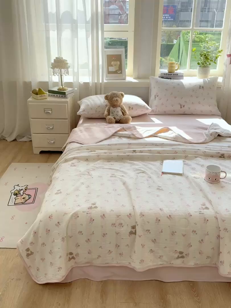 91家纺网 家纺一手货源 找家纺 爱屋及屋 2026新款双层纱小包边棉花夏被【含买家秀】 玫瑰熊
