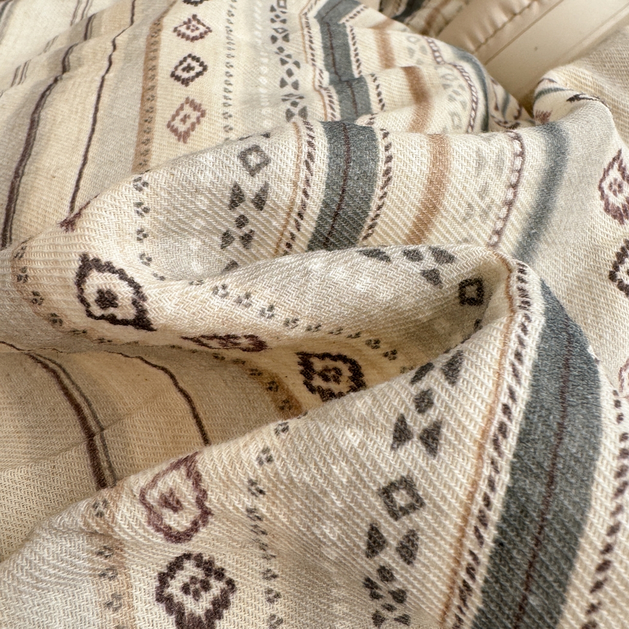 91家纺网 家纺一手货源 找家纺 三朵家纺 2026春夏新款纯天然棉麻舒适简约风四件套 布拉德