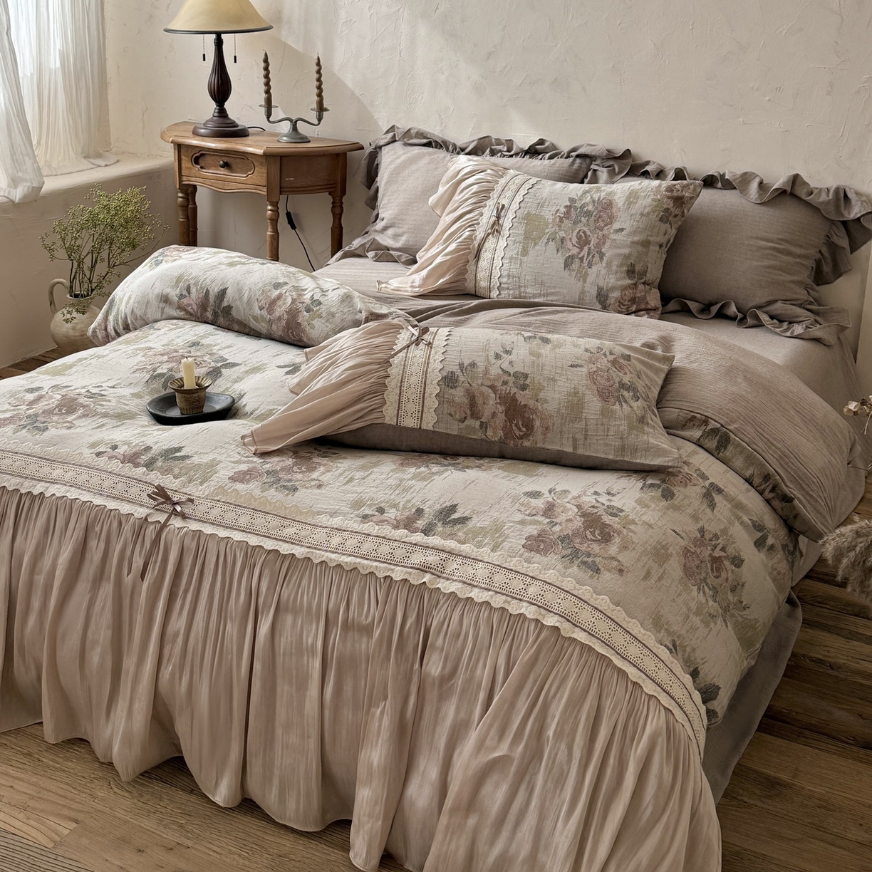 91家纺网 家纺一手货源 找家纺 （总）佳汐蓝家纺 2026新款复古棉麻印花法式花边四件套-花未眠（控价：卷后不低于398元）