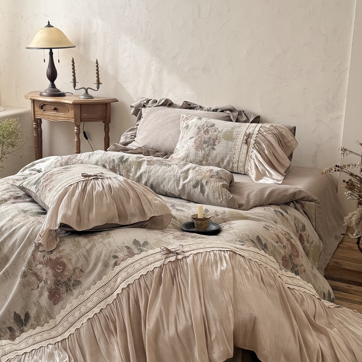 91家纺网 家纺一手货源 找家纺 （总）佳汐蓝家纺 2026新款复古棉麻印花法式花边四件套-花未眠（控价：卷后不低于398元）