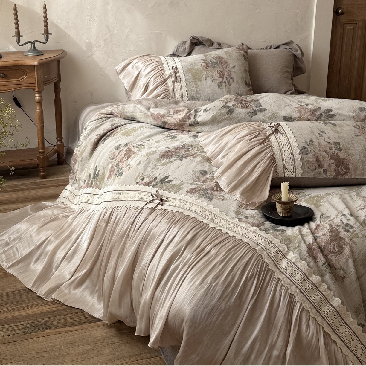 91家纺网 家纺一手货源 找家纺 （总）佳汐蓝家纺 2026新款复古棉麻印花法式花边四件套-花未眠（控价：卷后不低于398元）