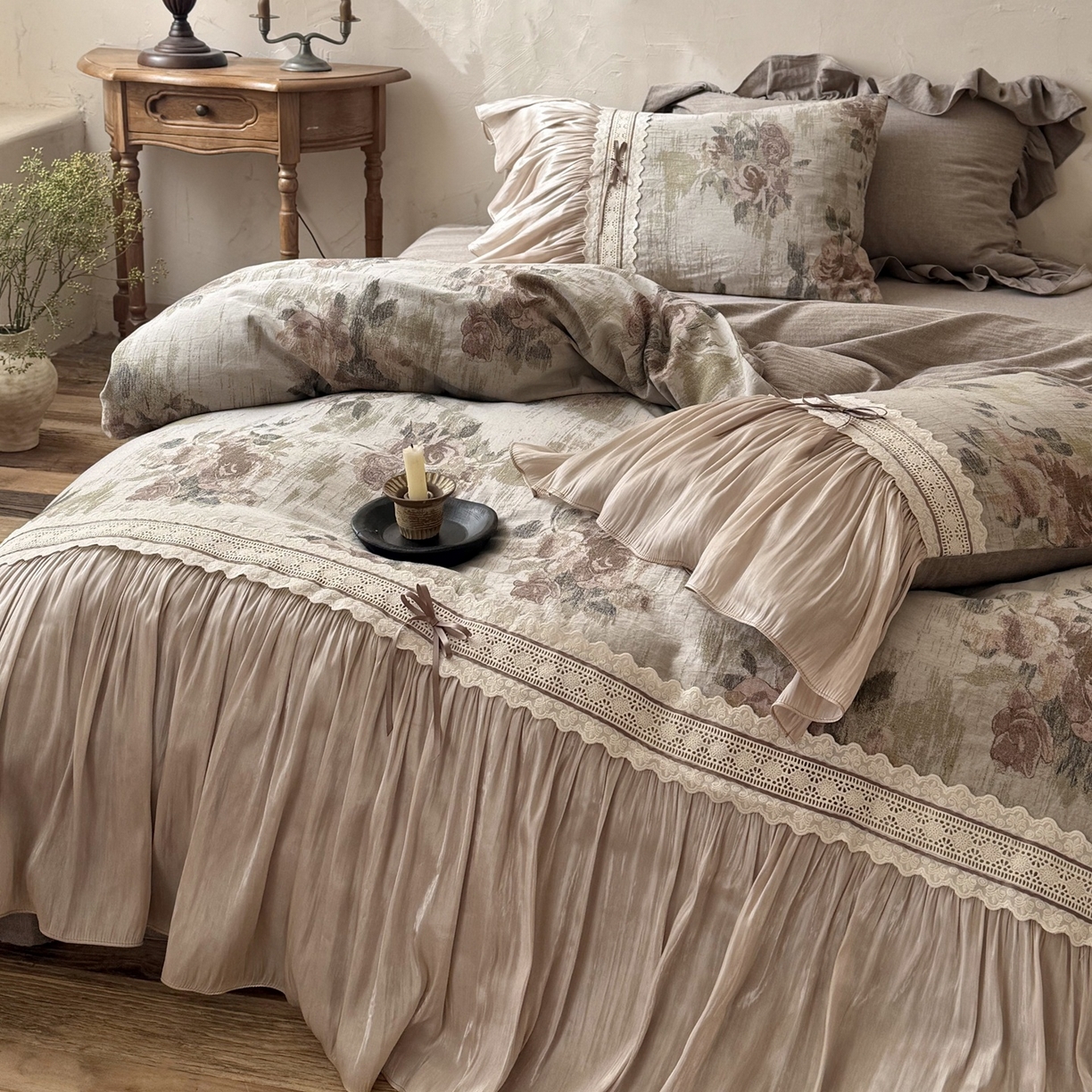 91家纺网 家纺一手货源 找家纺 （总）佳汐蓝家纺 2026新款复古棉麻印花法式花边四件套-花未眠（控价：卷后不低于398元）