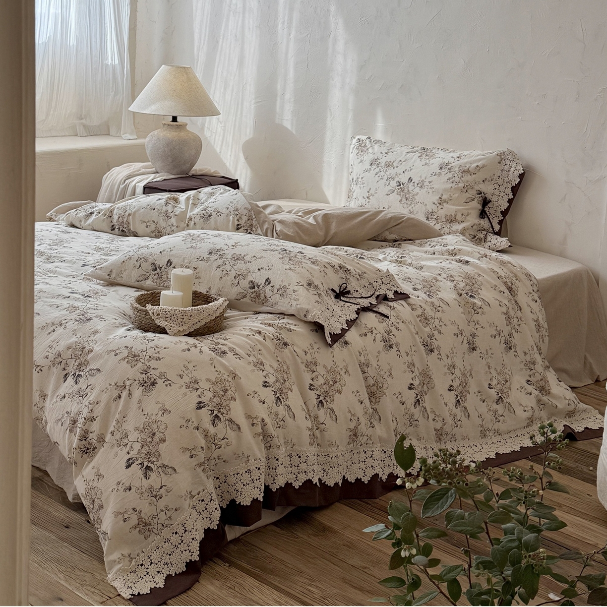 91家纺网 家纺一手货源 找家纺 （总）佳汐蓝家纺 2026新款复古棉麻印花法式订制花边四件套-山茶左岸（控价：卷后不低于398元）