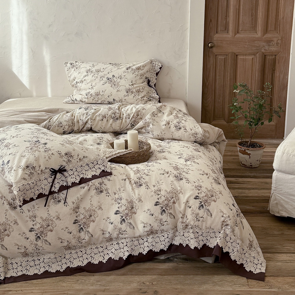 91家纺网 家纺一手货源 找家纺 （总）佳汐蓝家纺 2026新款复古棉麻印花法式订制花边四件套-山茶左岸（控价：卷后不低于398元）