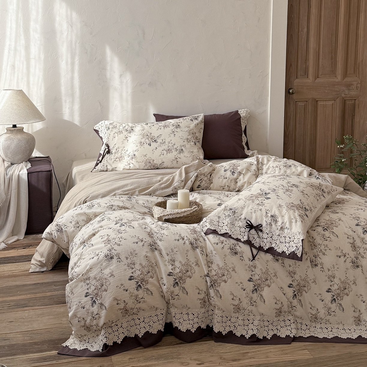 91家纺网 家纺一手货源 找家纺 （总）佳汐蓝家纺 2026新款复古棉麻印花法式订制花边四件套-山茶左岸（控价：卷后不低于398元）