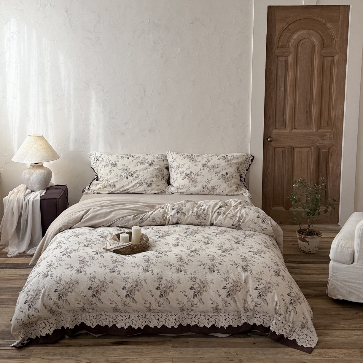 91家纺网 家纺一手货源 找家纺 （总）佳汐蓝家纺 2026新款复古棉麻印花法式订制花边四件套-山茶左岸（控价：卷后不低于398元）