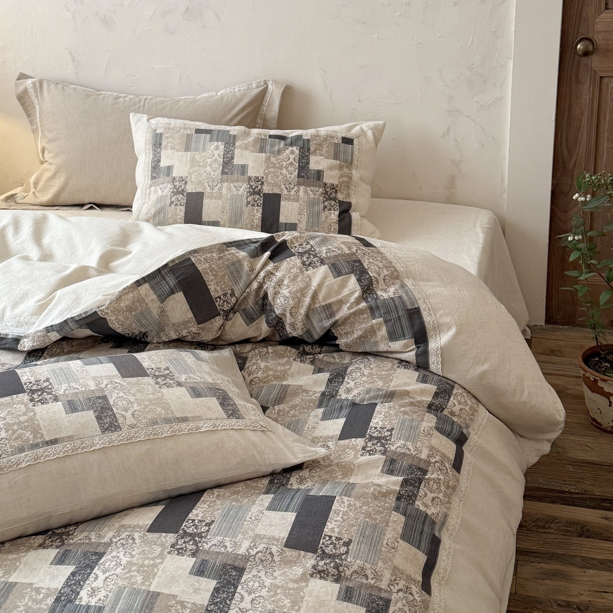 91家纺网 家纺一手货源 找家纺 （总）佳汐蓝家纺 2026新款复古棉麻印花韩式小花边四件套-知野（控价：卷后不低于398元）