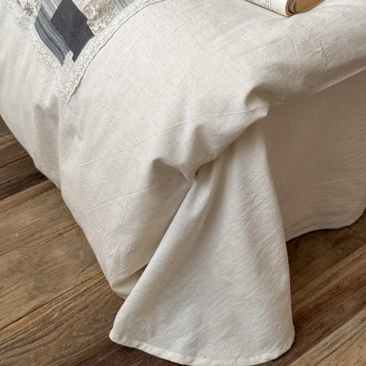 91家纺网 家纺一手货源 找家纺 （总）佳汐蓝家纺 2026新款复古棉麻印花韩式小花边四件套-知野（控价：卷后不低于398元）