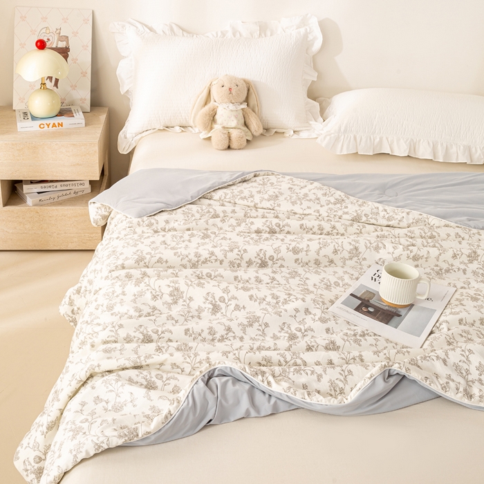 91家纺网 家纺一手货源 找家纺 米乐被业 2026新款仿棉凉感夏被被子被芯 花季物语