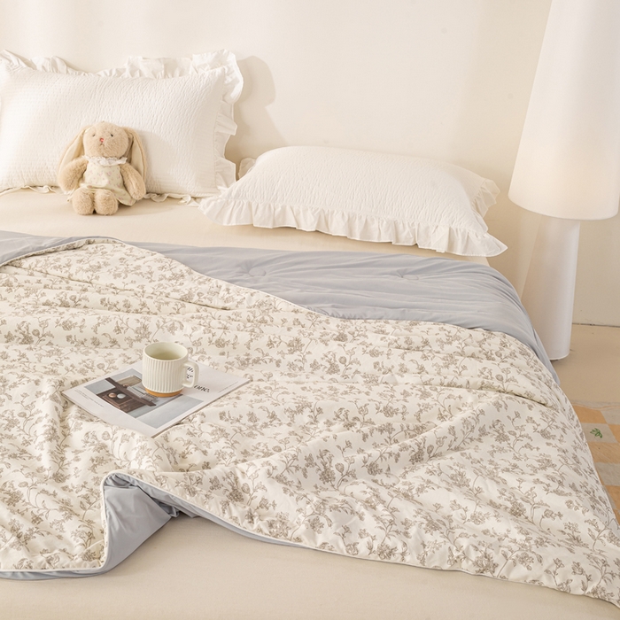 91家纺网 家纺一手货源 找家纺 米乐被业 2026新款仿棉凉感夏被被子被芯 花季物语