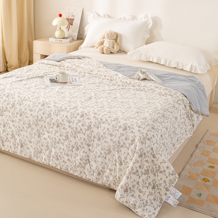 91家纺网 家纺一手货源 找家纺 米乐被业 2026新款仿棉凉感夏被被子被芯 花季物语