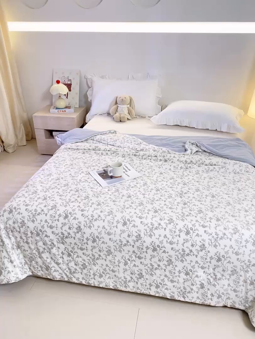 91家纺网 家纺一手货源 找家纺 米乐被业 2026新款仿棉凉感夏被被子被芯 花季物语