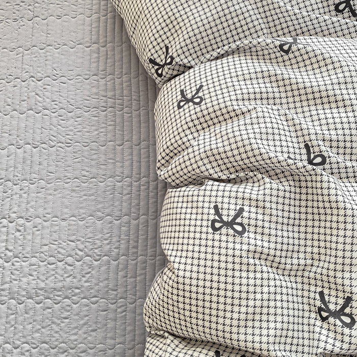 91家纺网 家纺一手货源 找家纺 仟网汇 2026新款针织棉双层纱床盖四件套夏被四件套 格韵