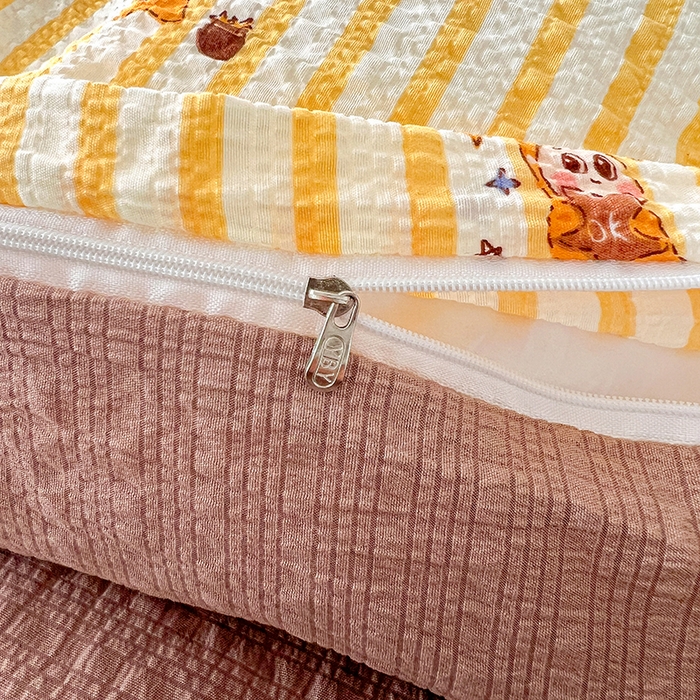 91家纺网 家纺一手货源 找家纺 一比一 2026春夏新款泡芙棉泡芙纱印花四件套-简单款 哈咯星人