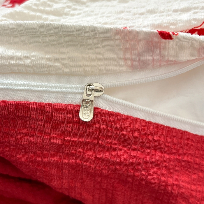 91家纺网 家纺一手货源 找家纺 一比一 2026春夏新款泡芙棉泡芙纱印花四件套-简单款 红色小马