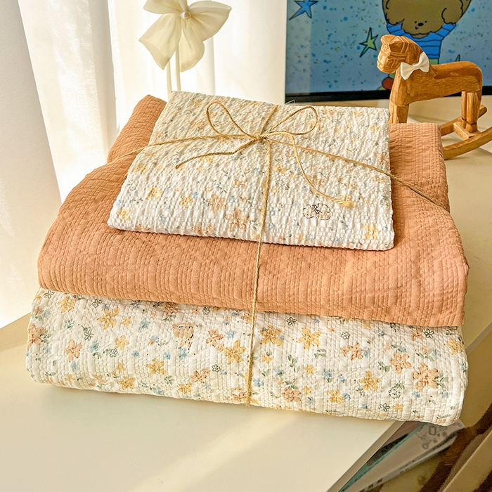 91家纺网 家纺一手货源 找家纺 一比一 2026春夏新款泡芙棉泡芙纱印花四件套-简单款 花间赋