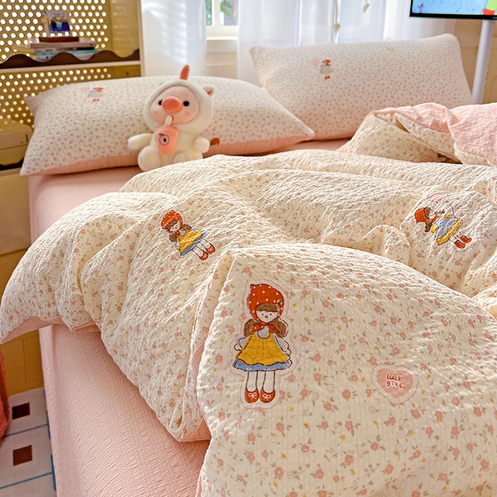 91家纺网 家纺一手货源 找家纺 一比一 2026春夏新款泡芙棉泡芙纱印花四件套-简单款 花影女孩