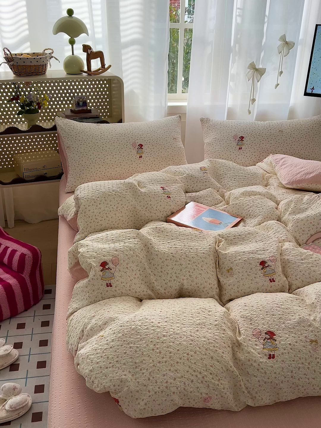 91家纺网 家纺一手货源 找家纺 一比一 2026春夏新款泡芙棉泡芙纱印花四件套-简单款 花影女孩