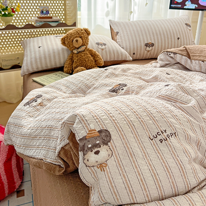 91家纺网 家纺一手货源 找家纺 一比一 2026春夏新款泡芙棉泡芙纱印花四件套-简单款 咖啡狗