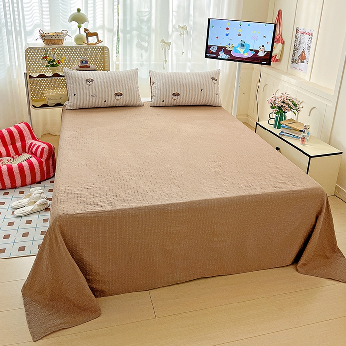 91家纺网 家纺一手货源 找家纺 一比一 2026春夏新款泡芙棉泡芙纱印花四件套-简单款 咖啡狗