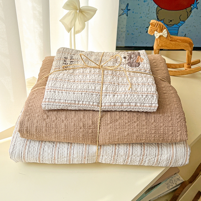 91家纺网 家纺一手货源 找家纺 一比一 2026春夏新款泡芙棉泡芙纱印花四件套-简单款 咖啡狗