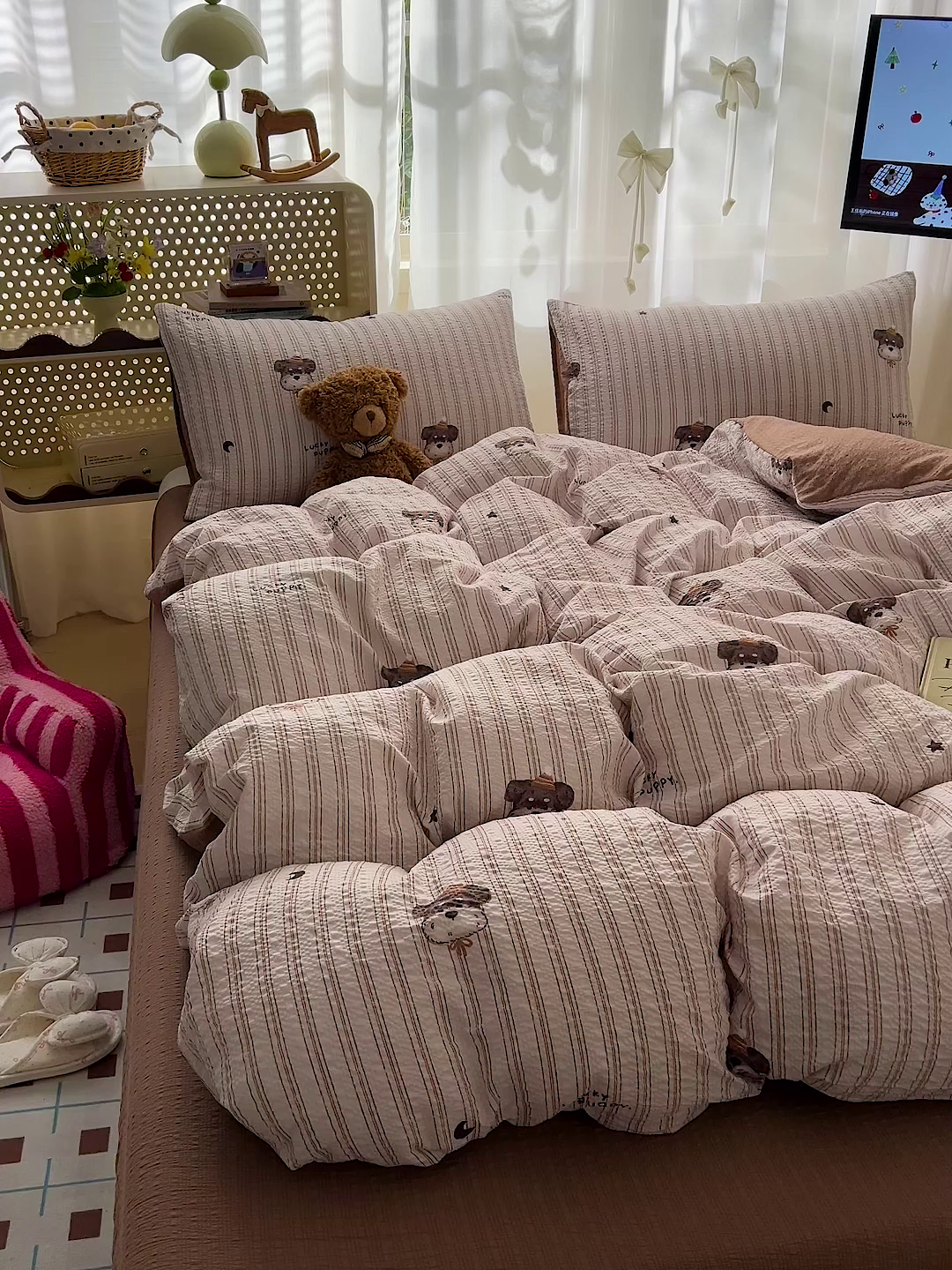 91家纺网 家纺一手货源 找家纺 一比一 2026春夏新款泡芙棉泡芙纱印花四件套-简单款 咖啡狗