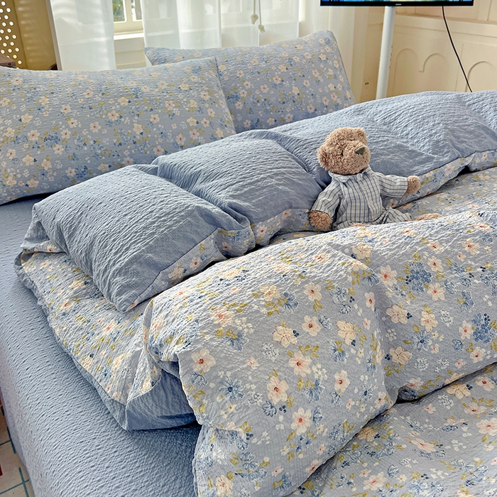 91家纺网 家纺一手货源 找家纺 一比一 2026春夏新款泡芙棉泡芙纱印花四件套-简单款 蓝樱