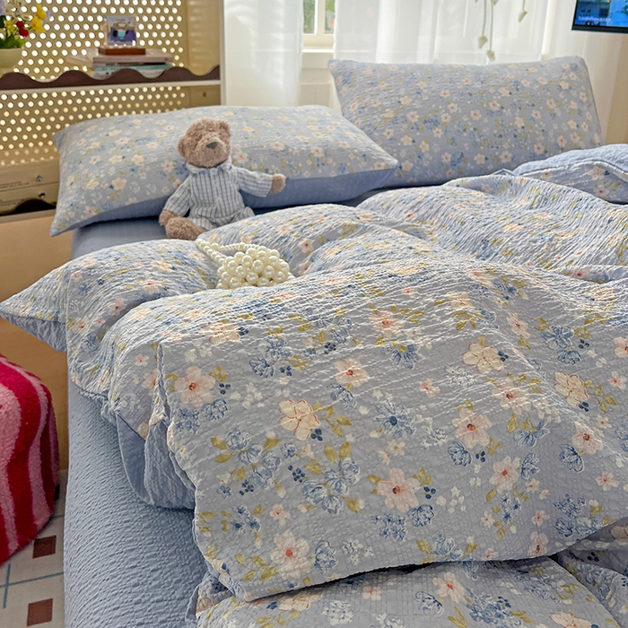 91家纺网 家纺一手货源 找家纺 一比一 2026春夏新款泡芙棉泡芙纱印花四件套-简单款 蓝樱