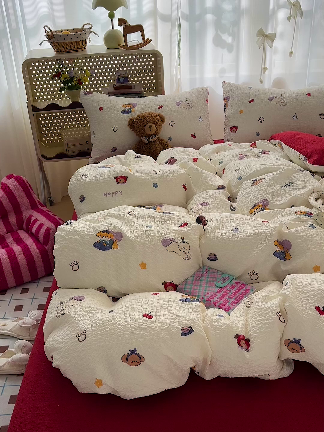 91家纺网 家纺一手货源 找家纺 一比一 2026春夏新款泡芙棉泡芙纱印花四件套-简单款 萌星奇遇