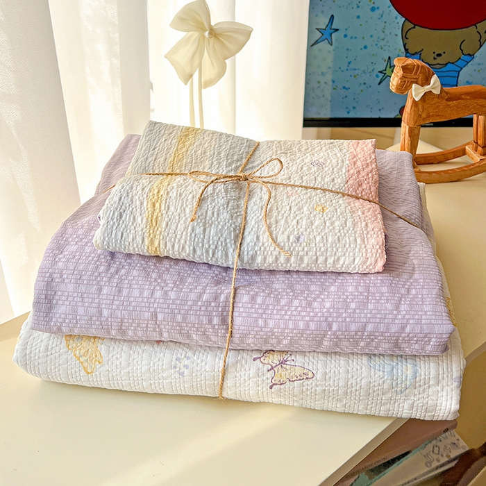 91家纺网 家纺一手货源 找家纺 一比一 2026春夏新款泡芙棉泡芙纱印花四件套-简单款 梦幻蝶影