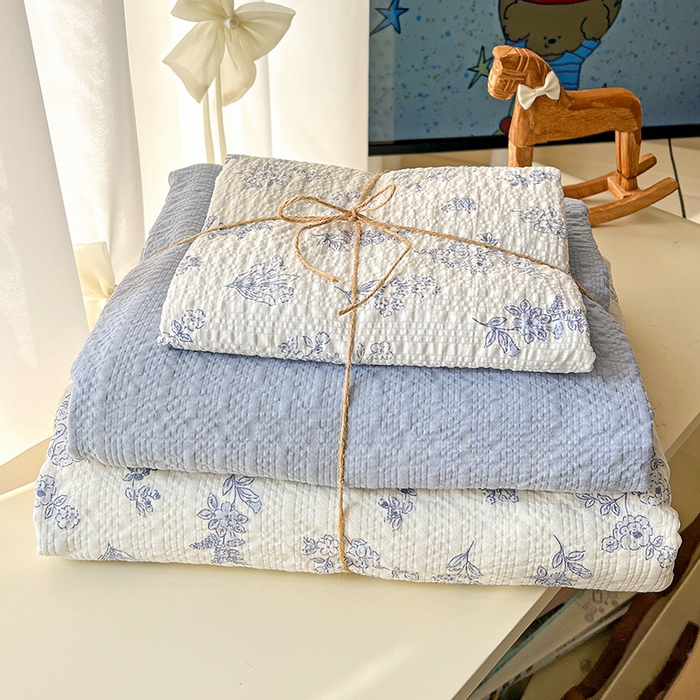 91家纺网 家纺一手货源 找家纺 一比一 2026春夏新款泡芙棉泡芙纱印花四件套-简单款 青花集