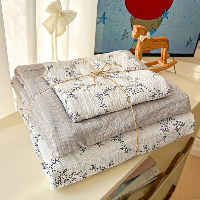 91家纺网 家纺一手货源 找家纺 一比一 2026春夏新款泡芙棉泡芙纱印花四件套-简单款 线条画