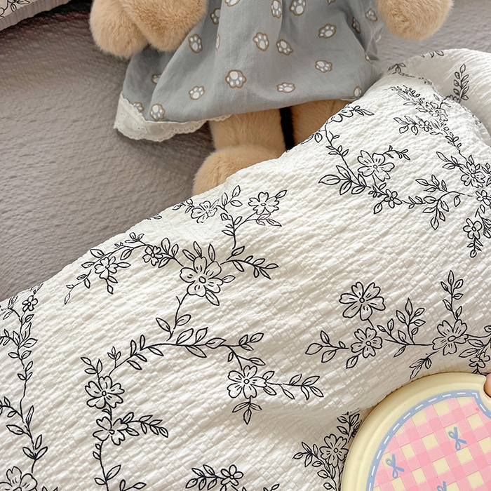 91家纺网 家纺一手货源 找家纺 一比一 2026春夏新款泡芙棉泡芙纱印花四件套-简单款 线条画