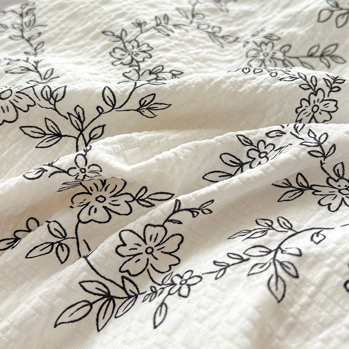 91家纺网 家纺一手货源 找家纺 一比一 2026春夏新款泡芙棉泡芙纱印花四件套-简单款 线条画