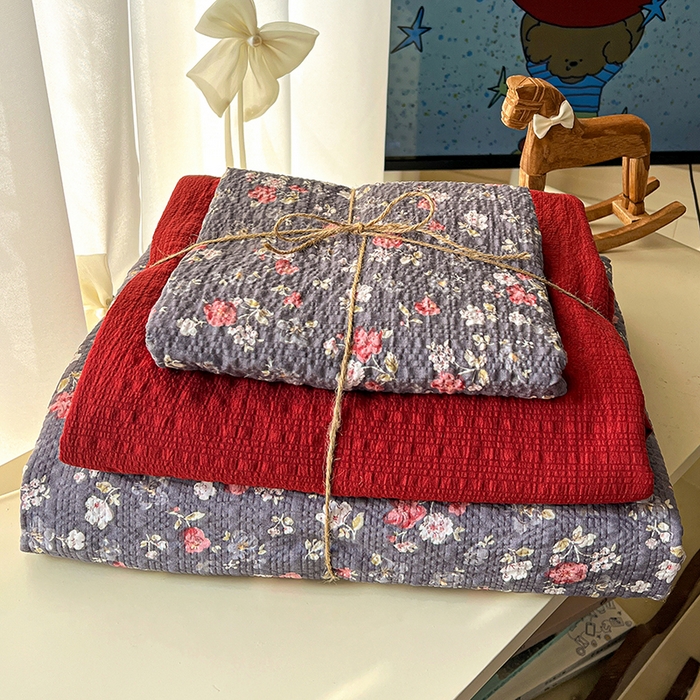 91家纺网 家纺一手货源 找家纺 一比一 2026春夏新款泡芙棉泡芙纱印花四件套-简单款 胭花集