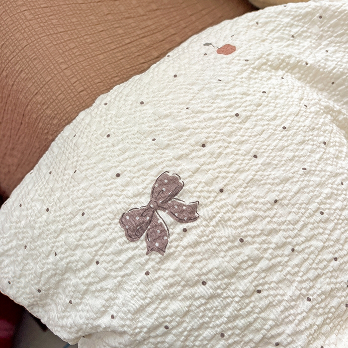 91家纺网 家纺一手货源 找家纺 一比一 2026春夏新款泡芙棉泡芙纱印花四件套-简单款 樱桃波点