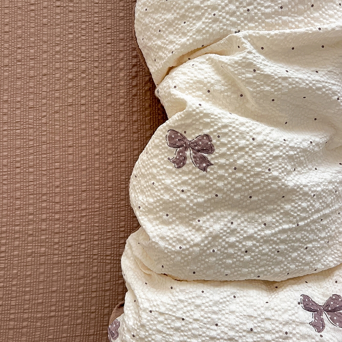 91家纺网 家纺一手货源 找家纺 一比一 2026春夏新款泡芙棉泡芙纱印花四件套-简单款 樱桃波点