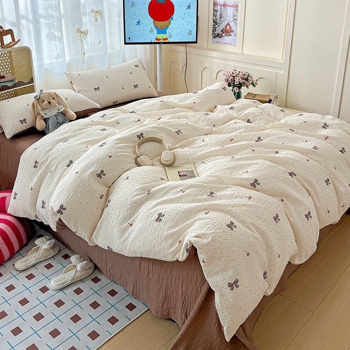 91家纺网 家纺一手货源 找家纺 一比一 2026春夏新款泡芙棉泡芙纱印花四件套-简单款 樱桃波点