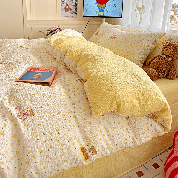 91家纺网 家纺一手货源 找家纺 一比一 2026春夏新款泡芙棉泡芙纱印花四件套-简单款 棕熊宝贝