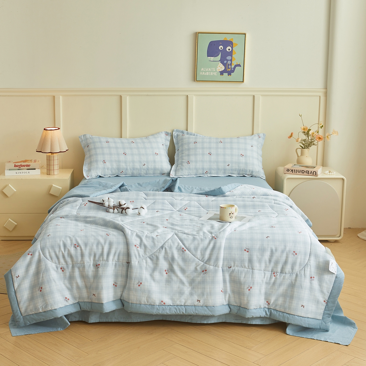 91家纺网 家纺一手货源 找家纺 A类里外全棉12868夏凉被100%新疆棉纯棉全棉填充印花款空调被夏被 全棉印花 蓝格樱桃