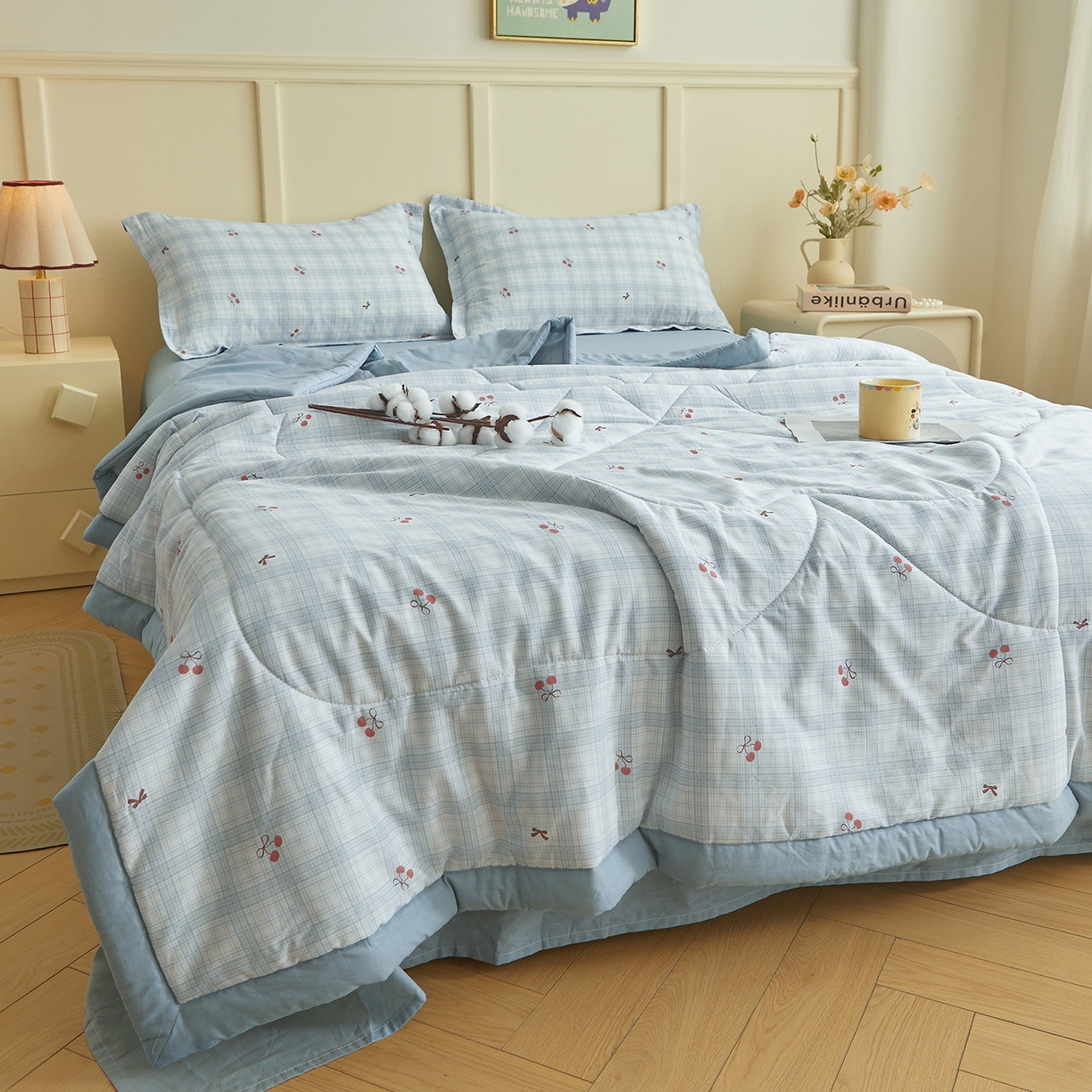 91家纺网 家纺一手货源 找家纺 A类里外全棉12868夏凉被100%新疆棉纯棉全棉填充印花款空调被夏被 全棉印花 蓝格樱桃