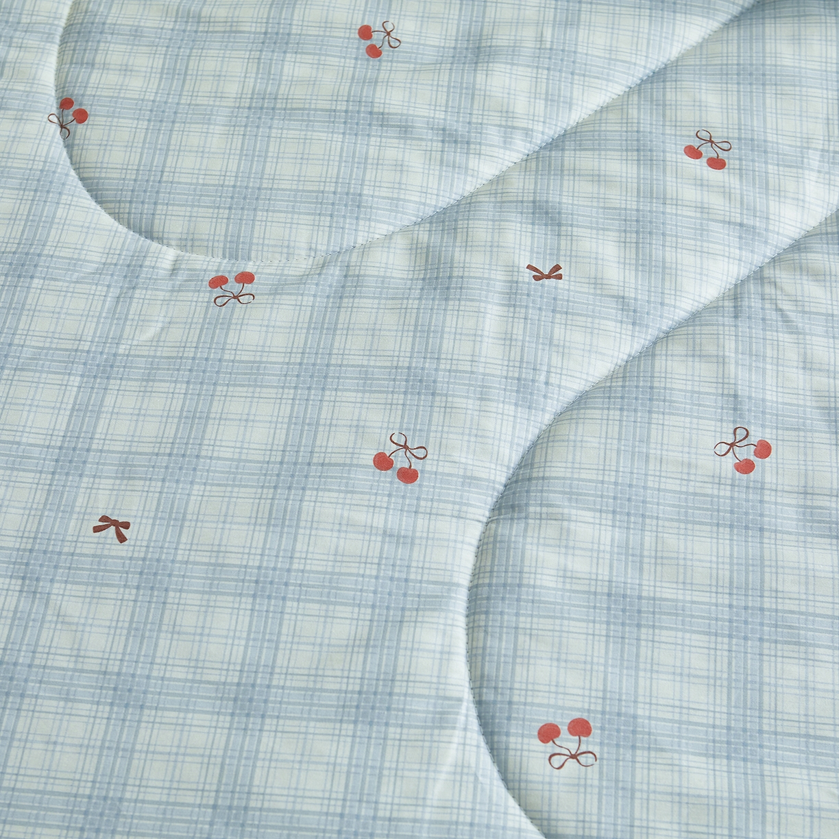 91家纺网 家纺一手货源 找家纺 A类里外全棉12868夏凉被100%新疆棉纯棉全棉填充印花款空调被夏被 全棉印花 蓝格樱桃