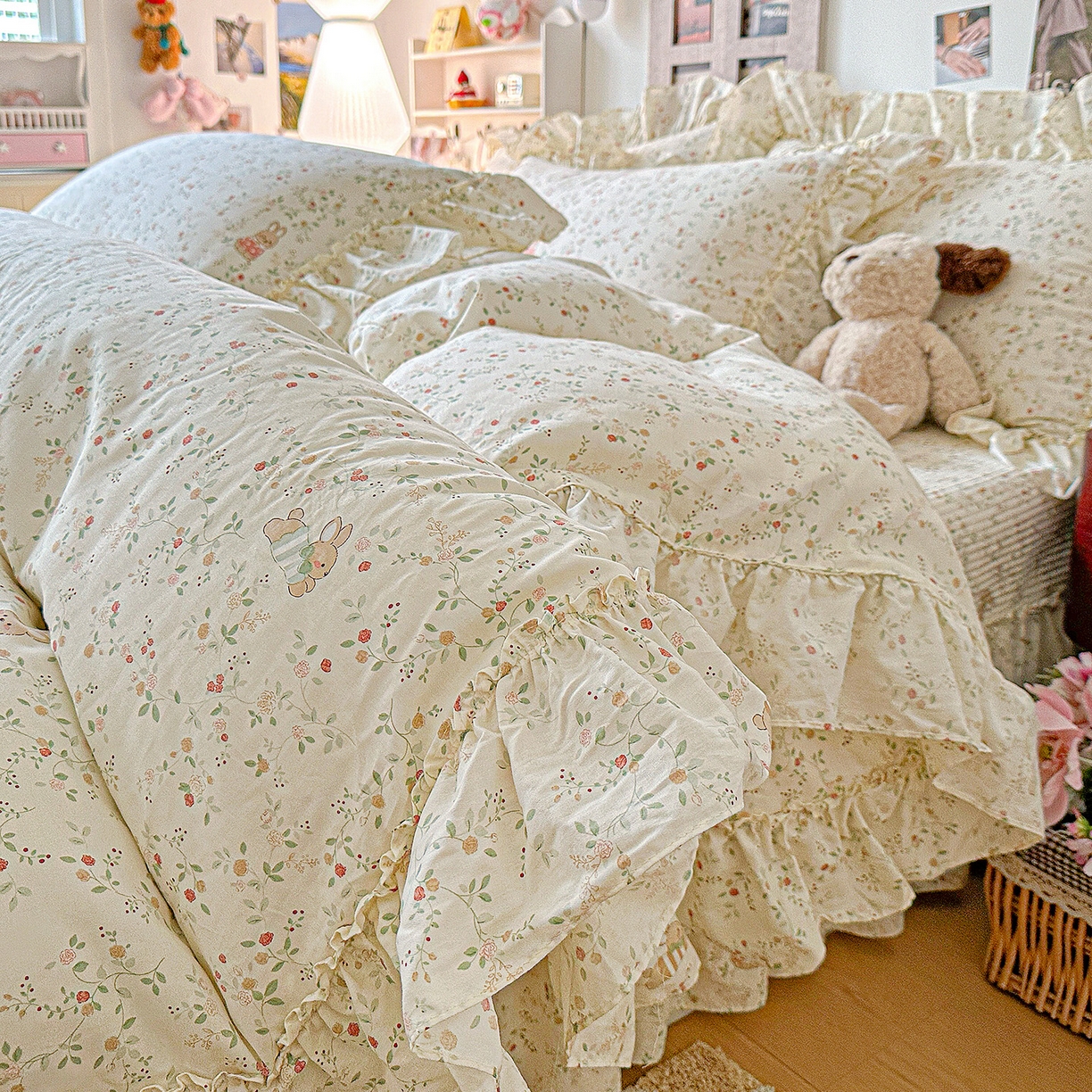 91家纺网 家纺一手货源 找家纺 家维家纺 2026新款（常年不断货）A类全棉夹棉韩系大花边高温砂洗床盖四件套【提供买家秀】 月兔花园