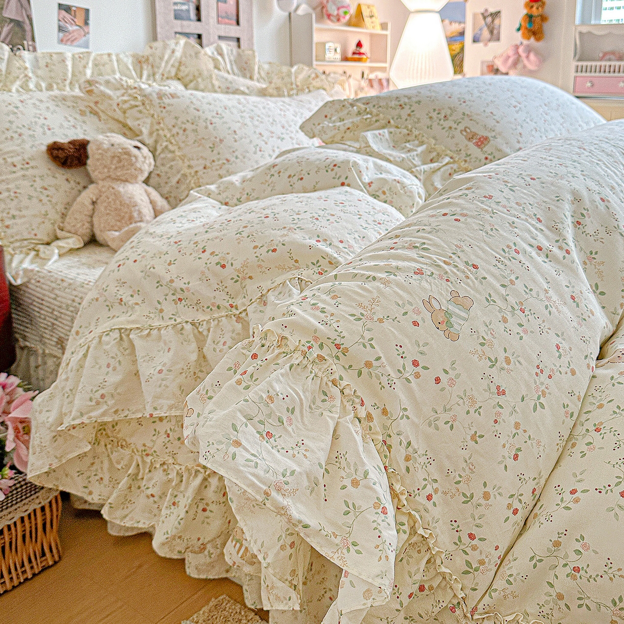 91家纺网 家纺一手货源 找家纺 家维家纺 2026新款（常年不断货）A类全棉夹棉韩系大花边高温砂洗床盖四件套【提供买家秀】 月兔花园