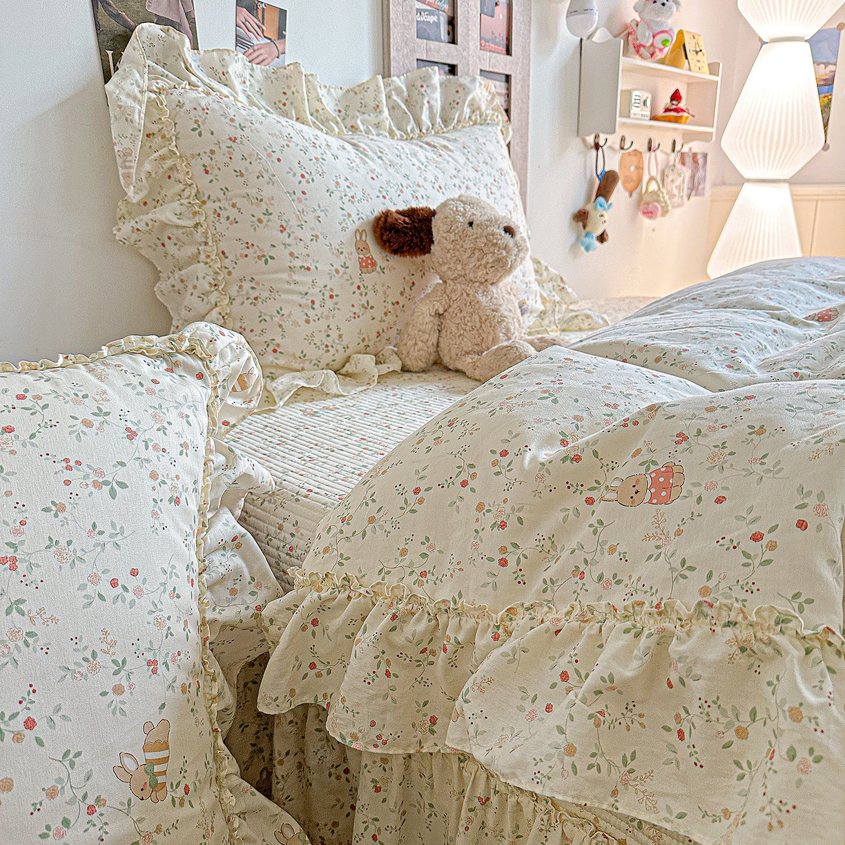 91家纺网 家纺一手货源 找家纺 家维家纺 2026新款（常年不断货）A类全棉夹棉韩系大花边高温砂洗床盖四件套【提供买家秀】 月兔花园