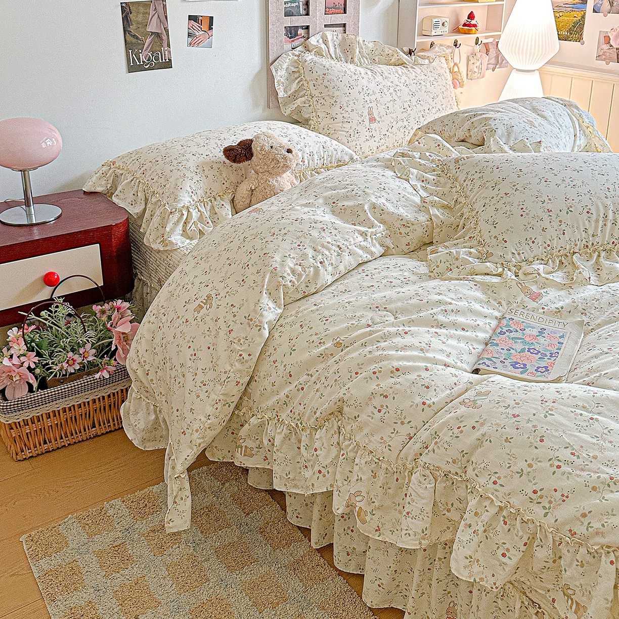 91家纺网 家纺一手货源 找家纺 家维家纺 2026新款（常年不断货）A类全棉夹棉韩系大花边高温砂洗床盖四件套【提供买家秀】 月兔花园