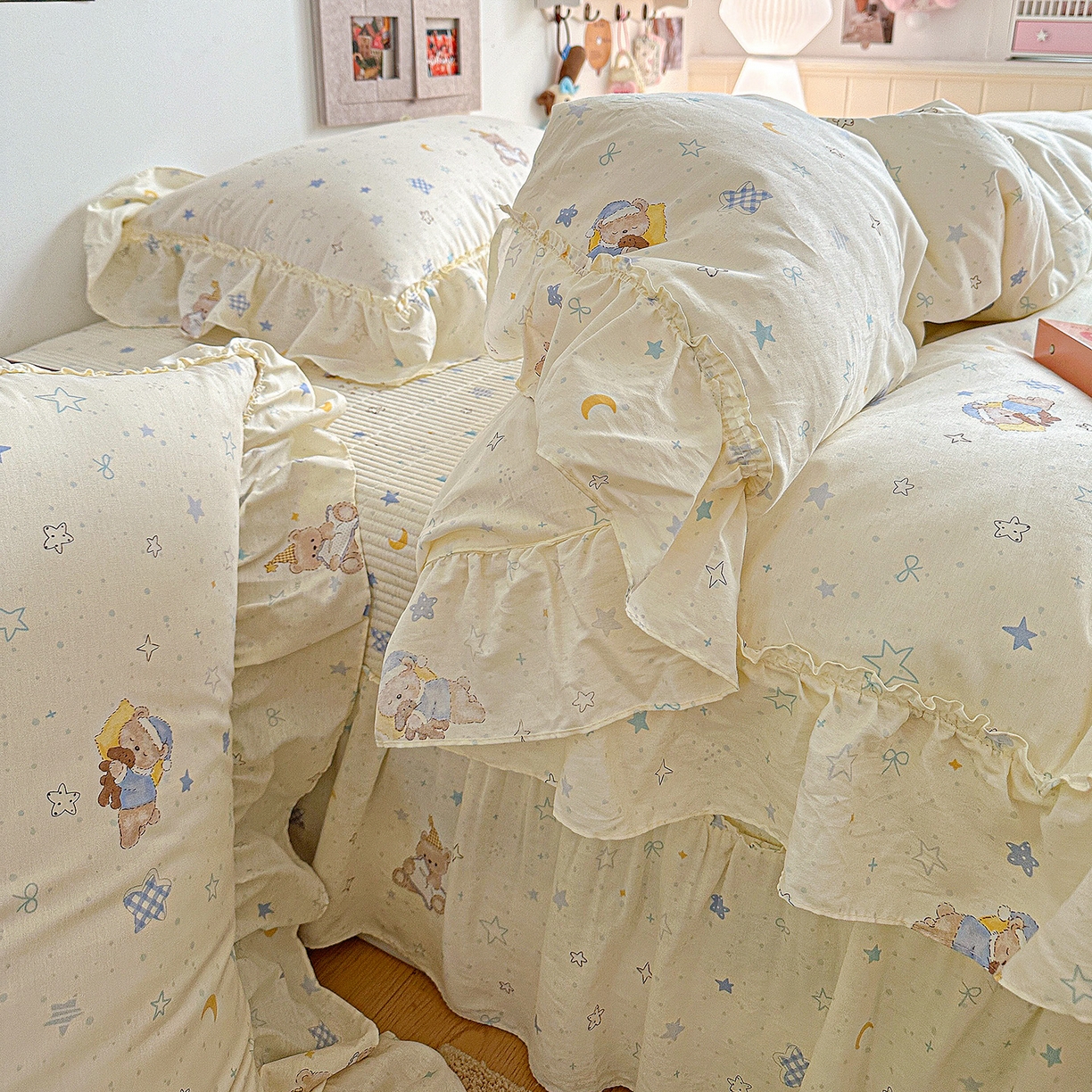 91家纺网 家纺一手货源 找家纺 家维家纺 2026新款（常年不断货）A类全棉夹棉韩系大花边高温砂洗床盖四件套【提供买家秀】 甜梦小熊