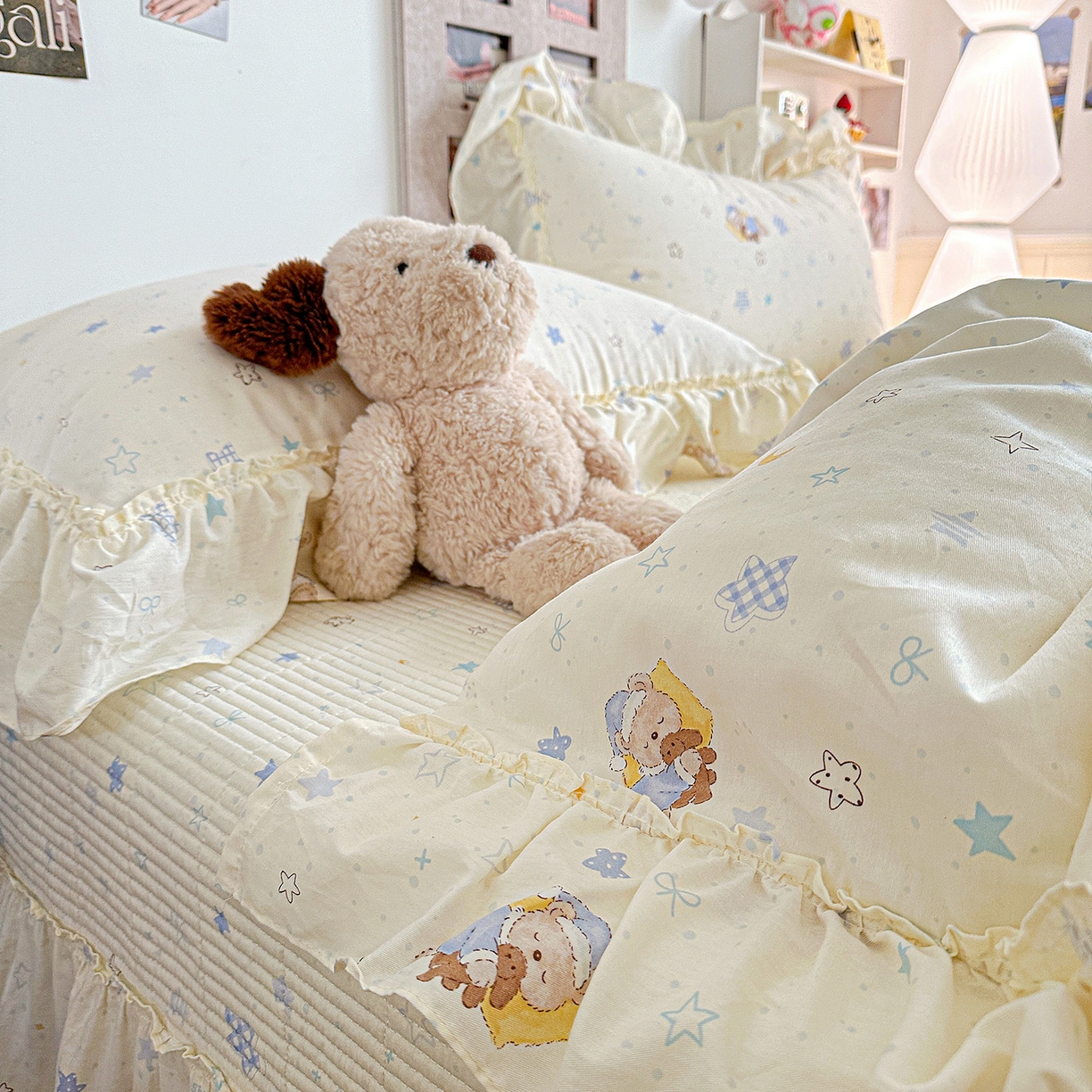 91家纺网 家纺一手货源 找家纺 家维家纺 2026新款（常年不断货）A类全棉夹棉韩系大花边高温砂洗床盖四件套【提供买家秀】 甜梦小熊